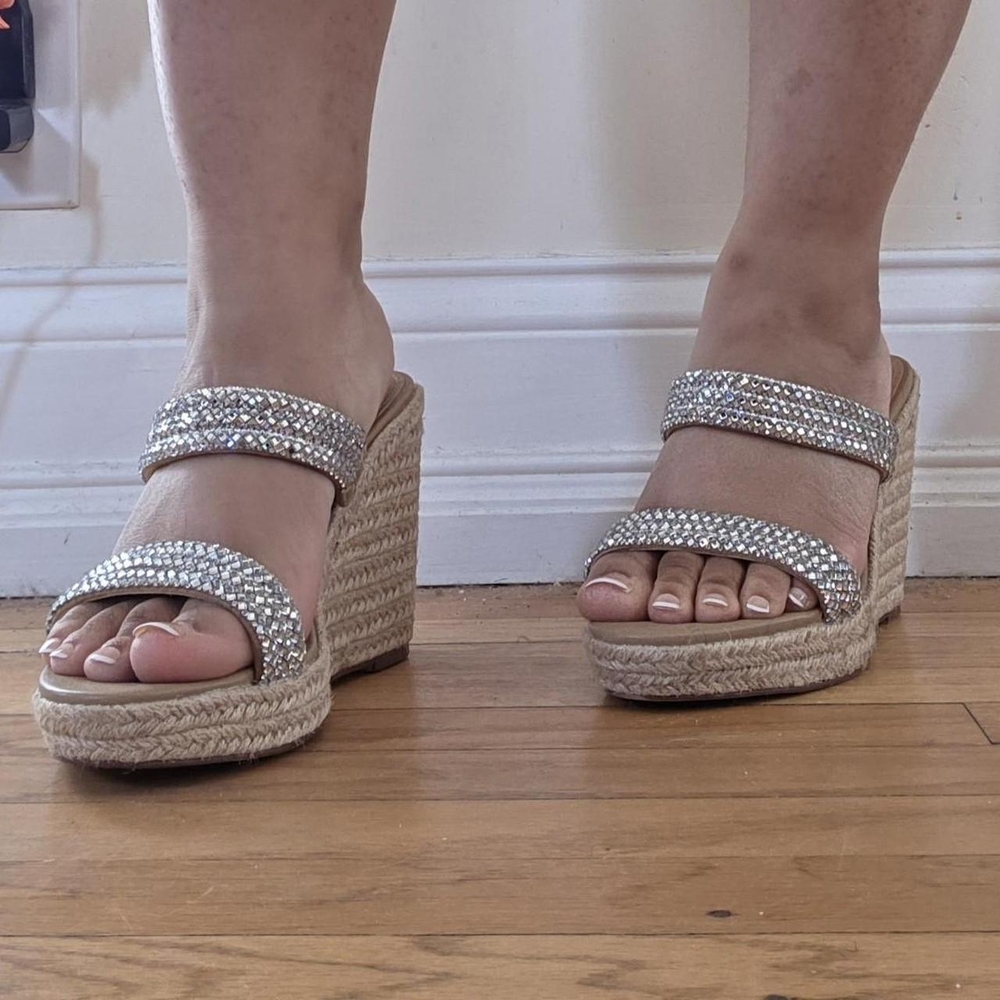 ☆Steve Madden Silver and Tan Wedge Sandals☆ - Picture 3 of 3